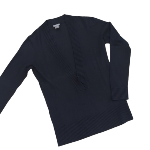 Ann Taylor Sweaters - Ann Taylor Petites Low Cut V-Neck Sweater. Dark Blue Size Medium Petite